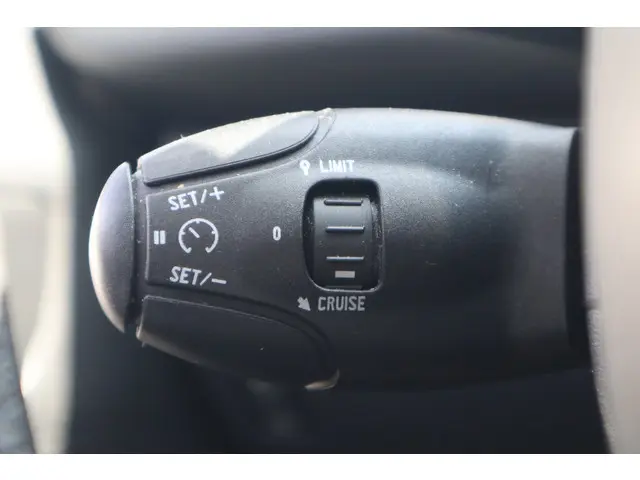 Peugeot 2008 1.2 PureTech Blue Lion 2016 Benzine 17