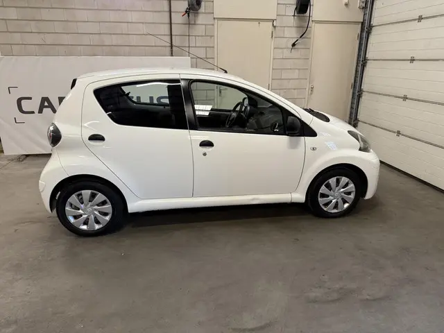 Toyota Aygo 1.0 VVT-i Now 2013 Benzine 6