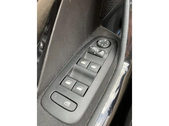 Peugeot 208 1.2 PT ALLURE 2019 Benzine 15