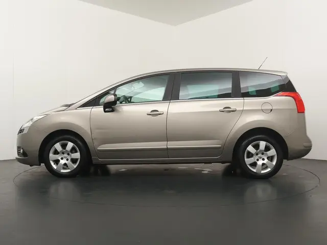 Peugeot 5008 2