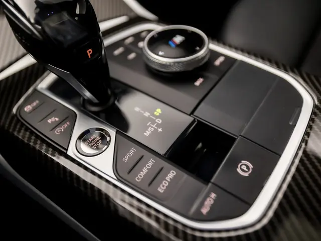 BMW 3 Serie 330i High Executive M Sport 2019 Benzine 28