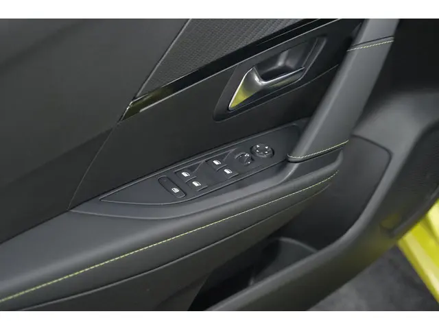 Peugeot 208 PureTech 100 GT 2024 Benzine 26