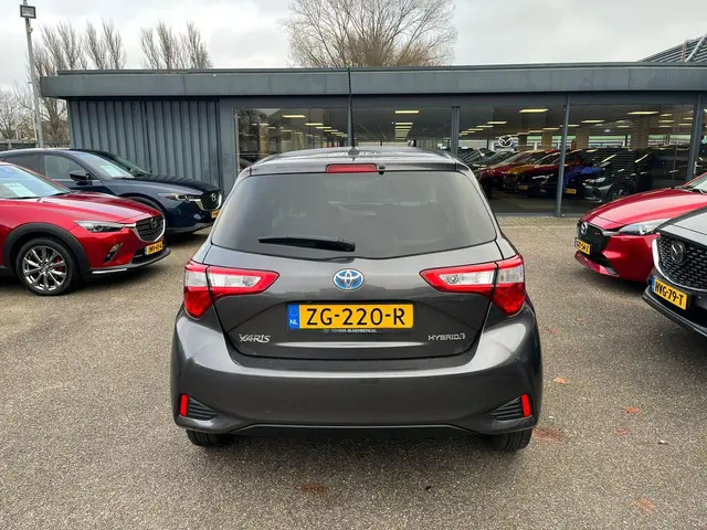 Toyota Yaris 1.5 Hybrid Dynamic 2019 Hybride Benzine 4