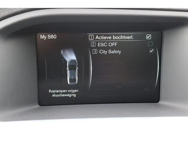 Volvo S60 2.0 D4 R-Design 2015 Diesel 31