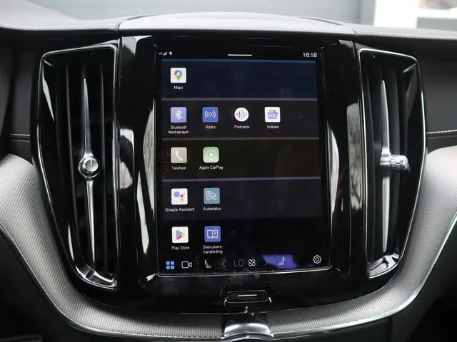 Volvo XC60 2.0 B4 R-Design 2022 Benzine 8