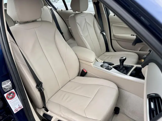 BMW 1 Serie 116i High Executive 2013 Benzine 27