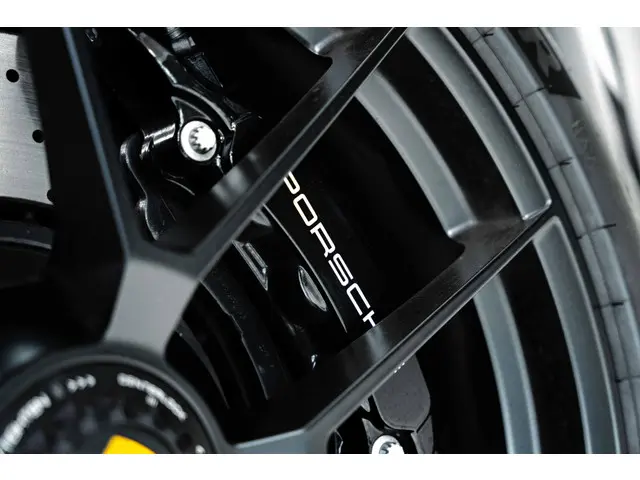 Porsche 911 Carrera GTS 2025 Benzine 11