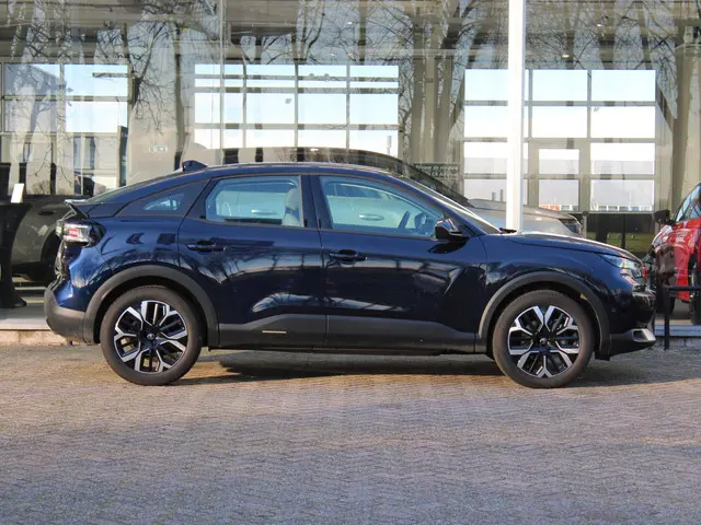 Citroën C4 HYBRID 145 BUSINESS 2025 Hybride Benzine 26