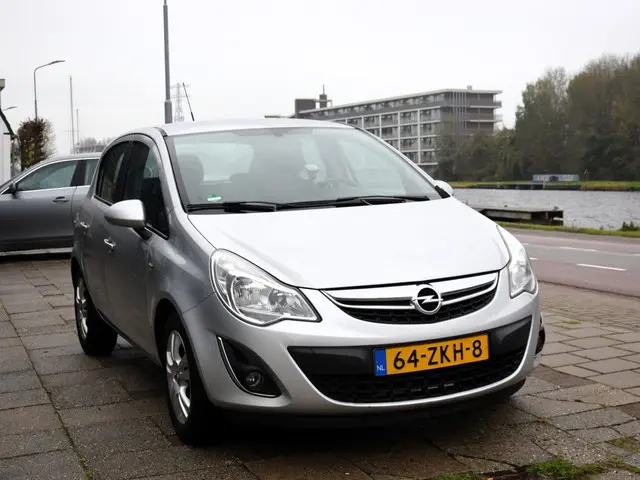 Opel Corsa 1.2-16V Rhythm 2012 Benzine 23