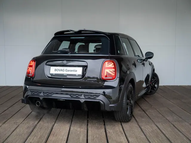 MINI 5-Deurs Cooper 2022 Benzine 2