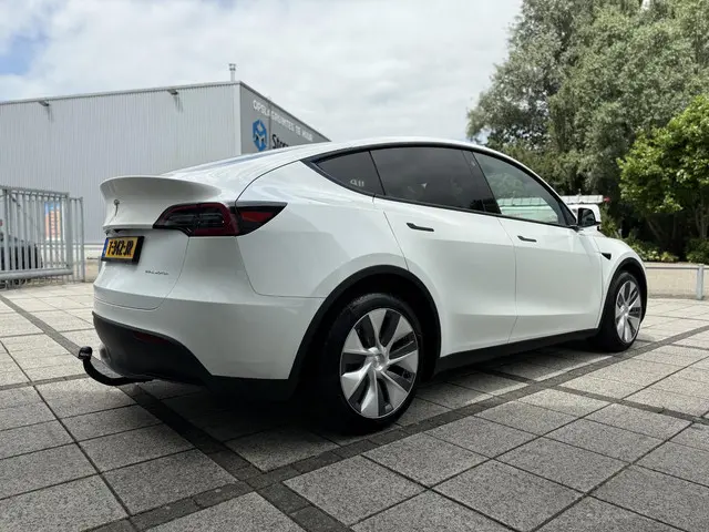 Tesla Model Y Long Range Dual AWD 2023 Elektrisch 6