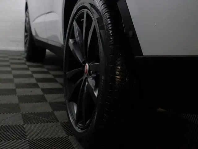 Jaguar E-PACE 2.0 P250 AWD R-Dynamic HSE- 2018 Benzine 31