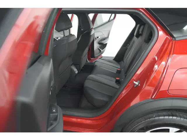 Peugeot 2008 1.2 Hybrid 145 Allure 2025 Hybride Benzine 32