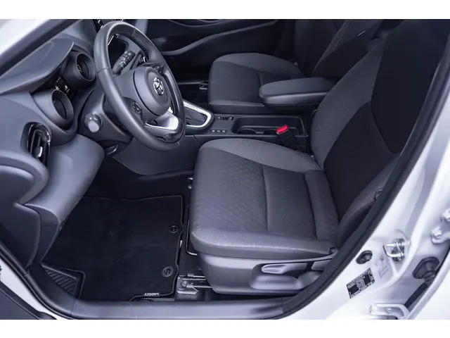 Toyota Yaris 1.5 Hybrid 115 Comfort 2022 Hybride Benzine 39