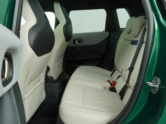 MINI 5-Deurs Cooper C Favoured L 2025 Benzine 14