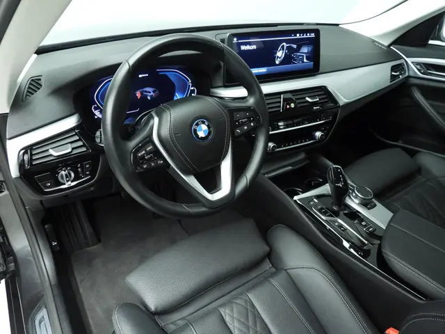 BMW 5 Serie Touring 530e 2023 Hybride Benzine 31