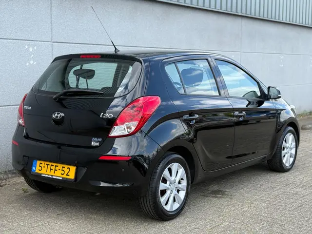 Hyundai i20 1.2i i-86PK Airco|Navigatie|Led!!! 2014 Benzine 3