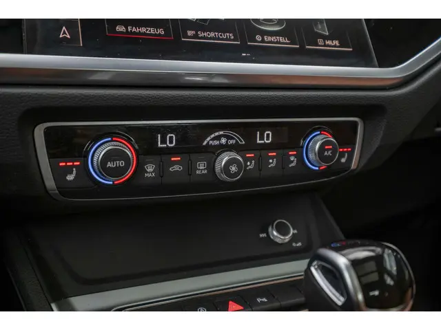 Audi Q3 35 TFSI S edition|PANO|LEER|CAMERA 2019 Benzine 40