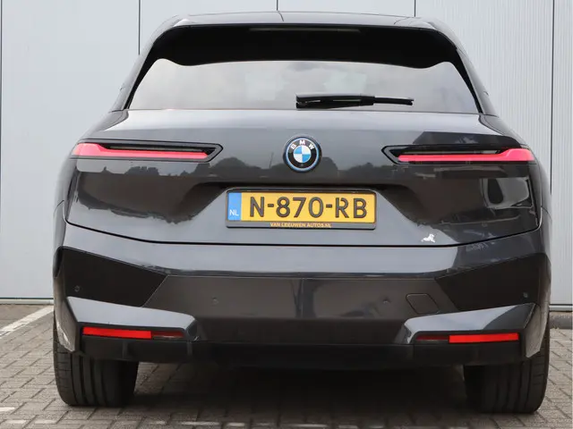 BMW iX xDrive40 High Executive 77 kWh 2021 Elektrisch 7