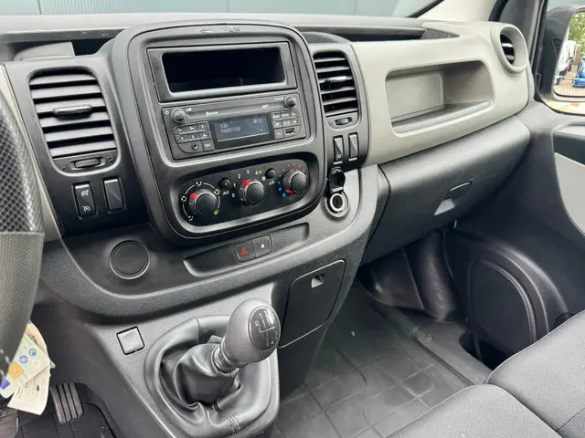 Nissan NV300 * L2H1 * Airco * Trekhaak * Imperiaal * 2019 Diesel 37