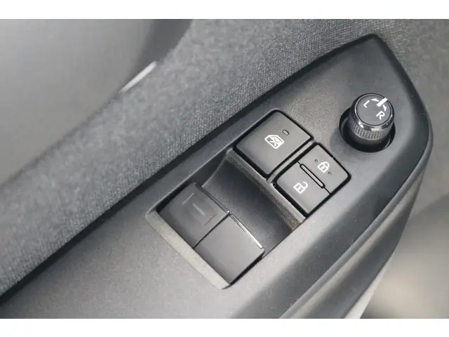 Toyota Yaris 1.5 Hybrid Active, 2021 Hybride Benzine 24