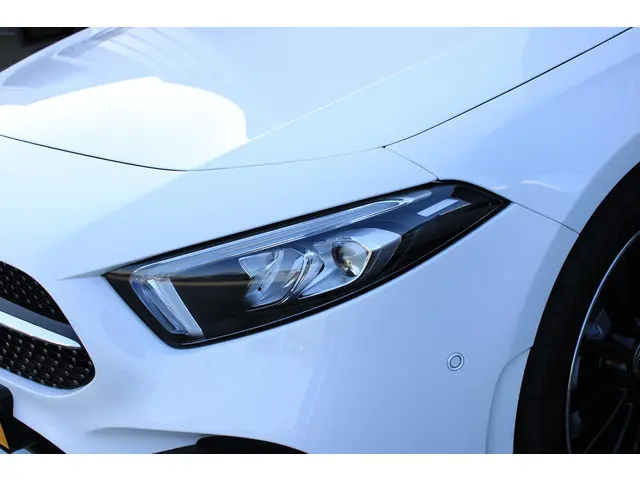 Mercedes-Benz A-Klasse 250 e AMG 2020 Hybride Benzine 28