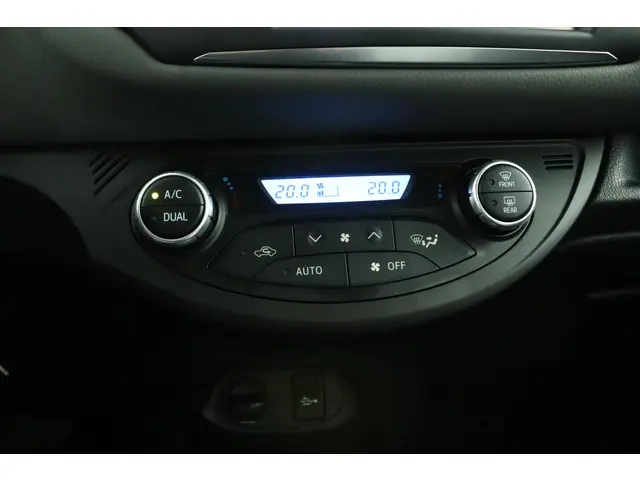 Toyota Yaris 1.5 Hybrid Energy 2018 Hybride Benzine 7