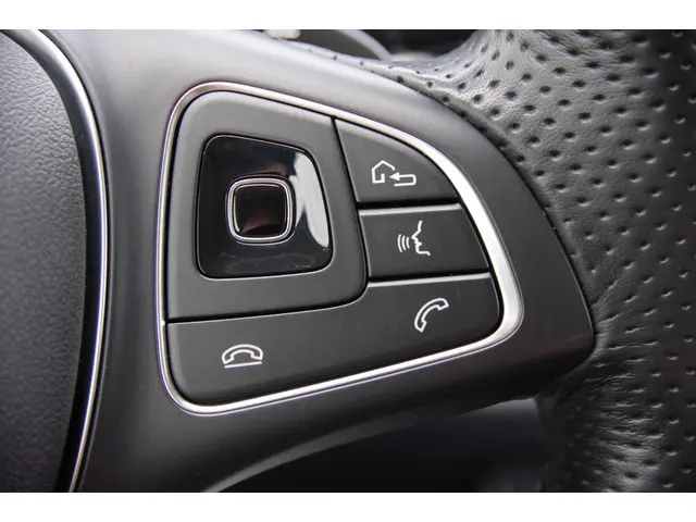 Mercedes-Benz E-Klasse 200 Prestige 2017 Benzine 18