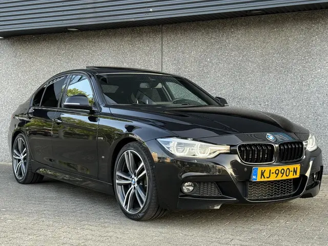 BMW 3 Serie 330e m Sport 2016 Hybride Benzine 22