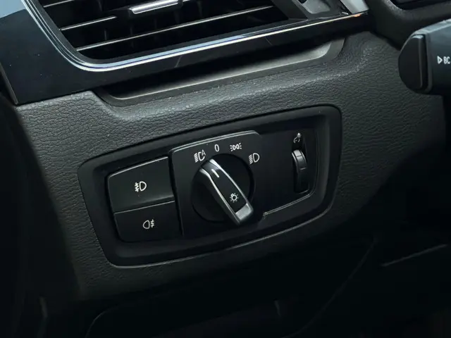 BMW X1 sDrive18i Centennial High Executive 2017 Benzine 26