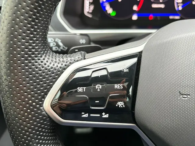 Volkswagen Tiguan 1.5 TSI R-Line Pano 2022 Benzine 38