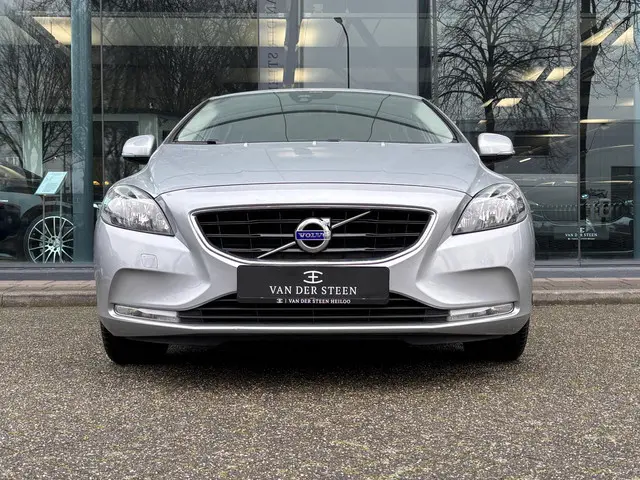 Volvo V40 1.6 T4 Momentum 2013 Benzine 11
