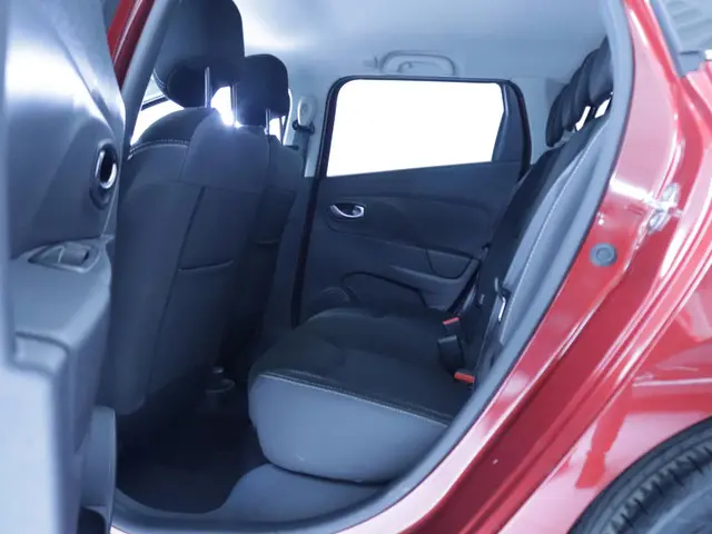 Renault Clio Estate 0.9 TCe Limited 2018 Benzine 8
