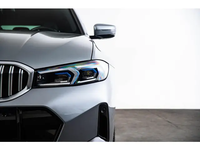 BMW 3 Serie Touring 330e 2025 Hybride Benzine 51