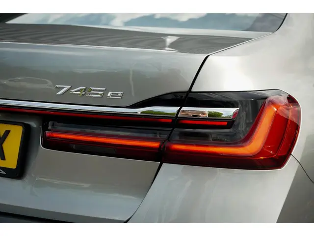 BMW 7 Serie 745e High Executive 2019 Hybride Benzine 23
