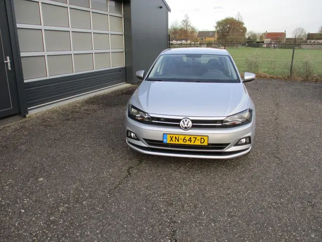 Volkswagen Polo 1.0 TSI Comfortline 2019 Benzine 2