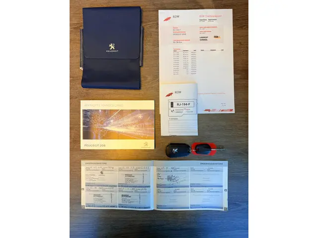 Peugeot 2008 |1.2 PureTech Blue Lion | Pano | 2017 Benzine 38