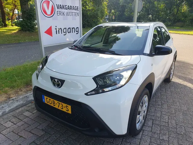 Toyota Aygo X 1.0 VVT-i MT play 2024 Benzine