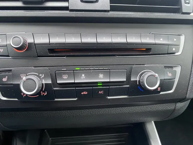 BMW 1 Serie 118i High Executive 2012 Benzine 26