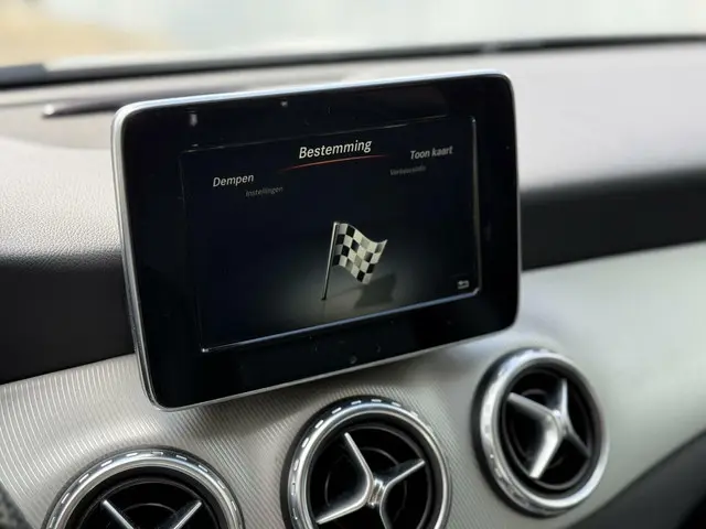Mercedes-Benz GLA 200 Prestige 2016 Benzine 36