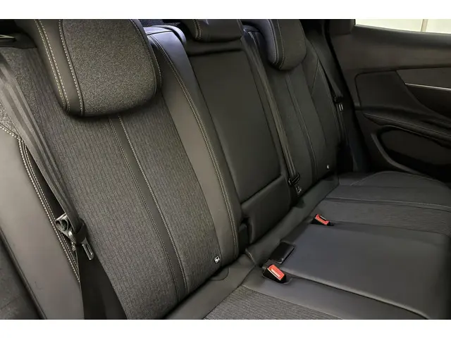 Peugeot 3008 1.2 PureTech 130pk GT Line 2018 Benzine 15