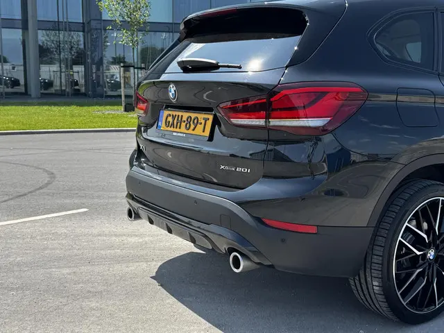 BMW X1 xDrive20i High Executive 2021 Benzine 15