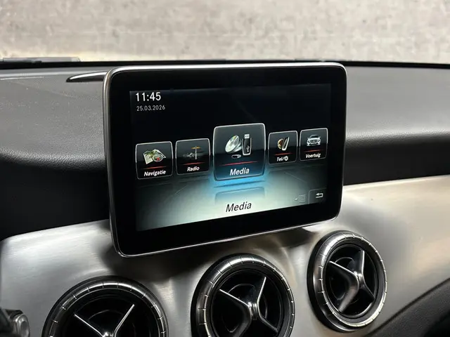 Mercedes-Benz CLA 180 AMG Sport 2015 Benzine 19