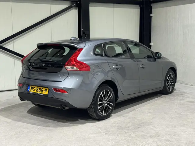 Volvo V40 2.0 T3 Nordic+ 2017 Benzine 18