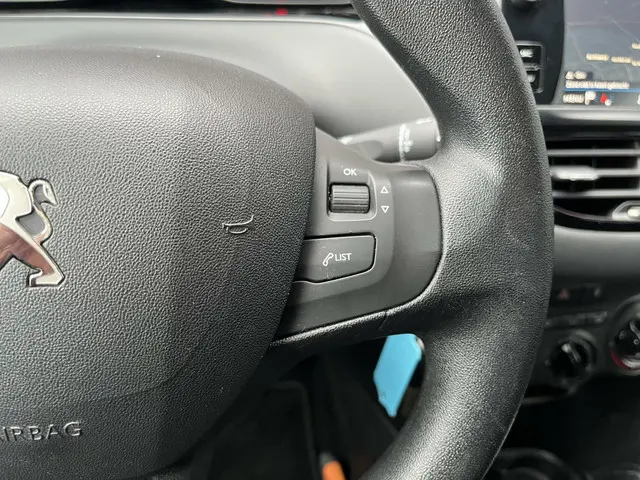 Peugeot 208 1.2 PureTech Blue Lion | Metallic | 2018 Benzine 18