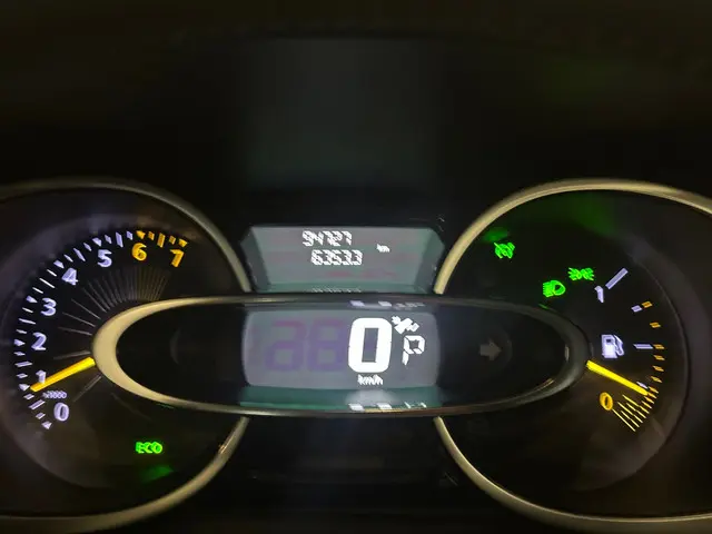 Renault Clio 1.2 Expression 2015 Benzine 12
