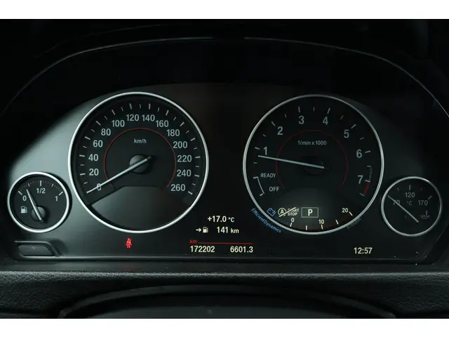 BMW 3 Serie Gran Turismo 320i Executive 2015 Benzine 16