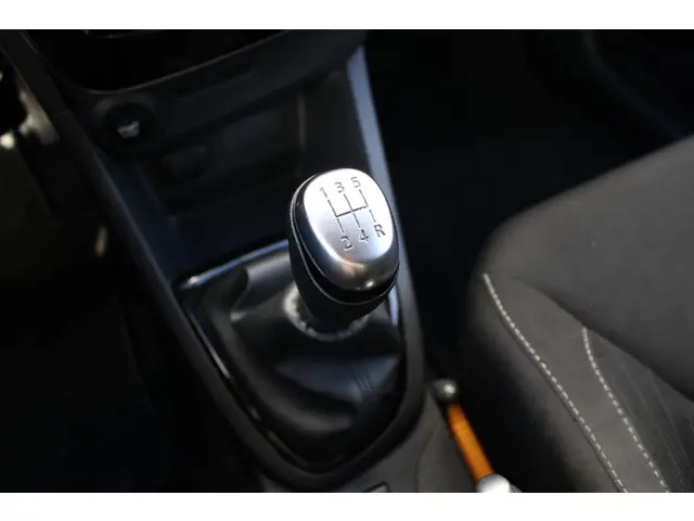 Renault Clio Estate 0.9 TCe Limited 2018 Benzine 22