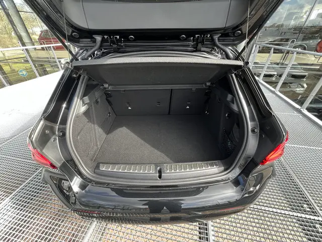 BMW 1 Serie 118i Business Edition 2021 Benzine 9