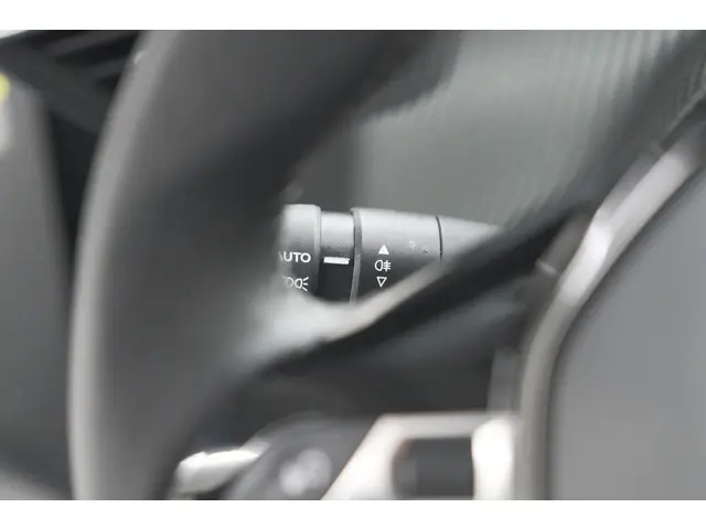 Peugeot 208 PureTech 100 Allure Pack 2023 Benzine 32